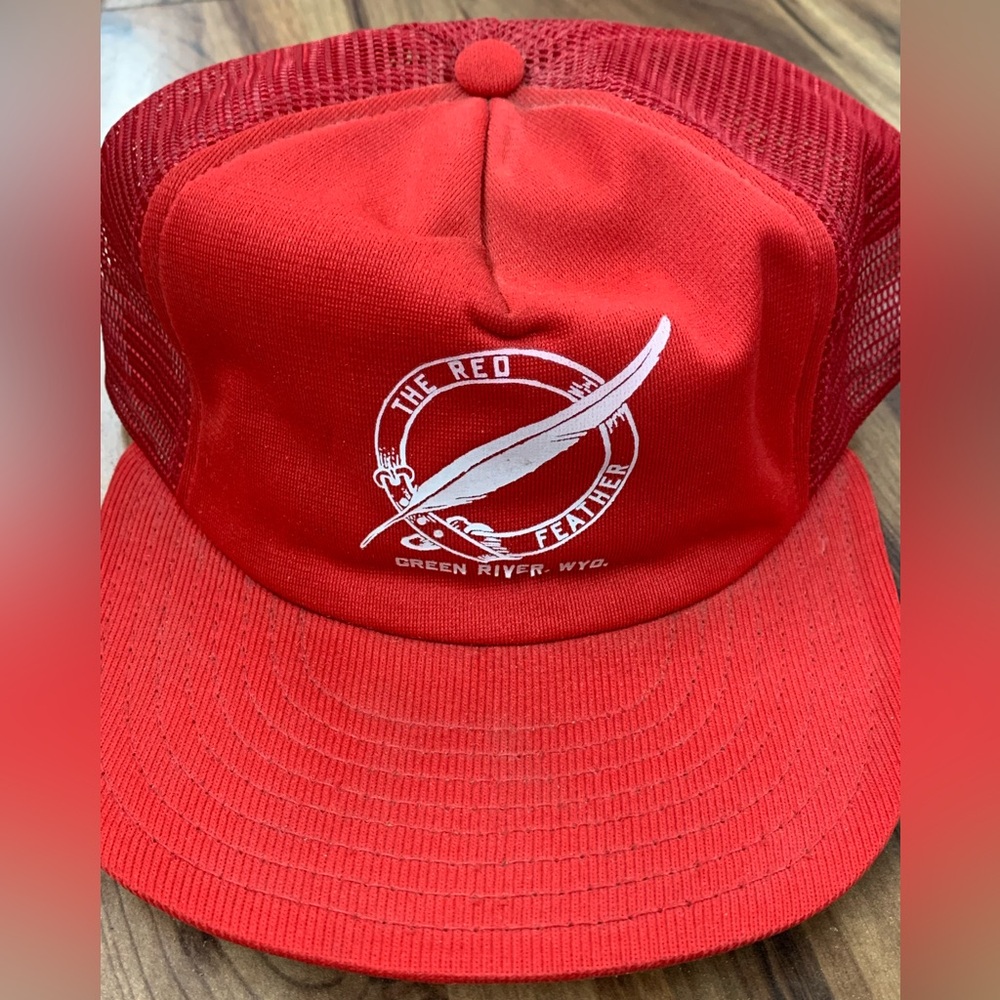 Vintage The Red Feather Bar Green River Wyoming SNAPBACK TRUCKER HAT 90’s Red